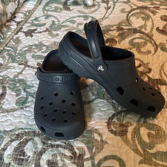 Classic Crocs - Navy Blue - Picture 3 of 5